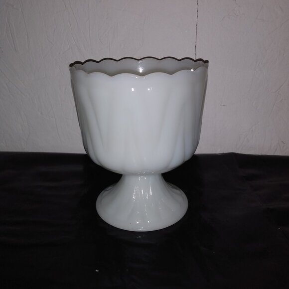 Vintage Milk Glass Vase/Planters - Picture 14 of 15